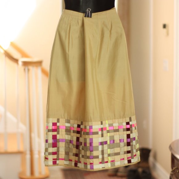 MATTHEW WILLIAMSON Tan Skirt with Woven Multi-colored bottom - Picture 2 of 6